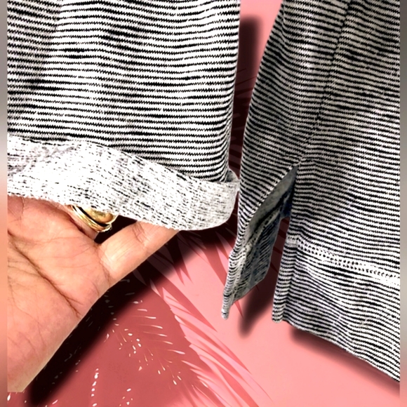 VS Crewneck Sweatshirt 3/4 Sleeve Heather Gray Black Sequin Logo on Front Size L - Picture 9 of 10